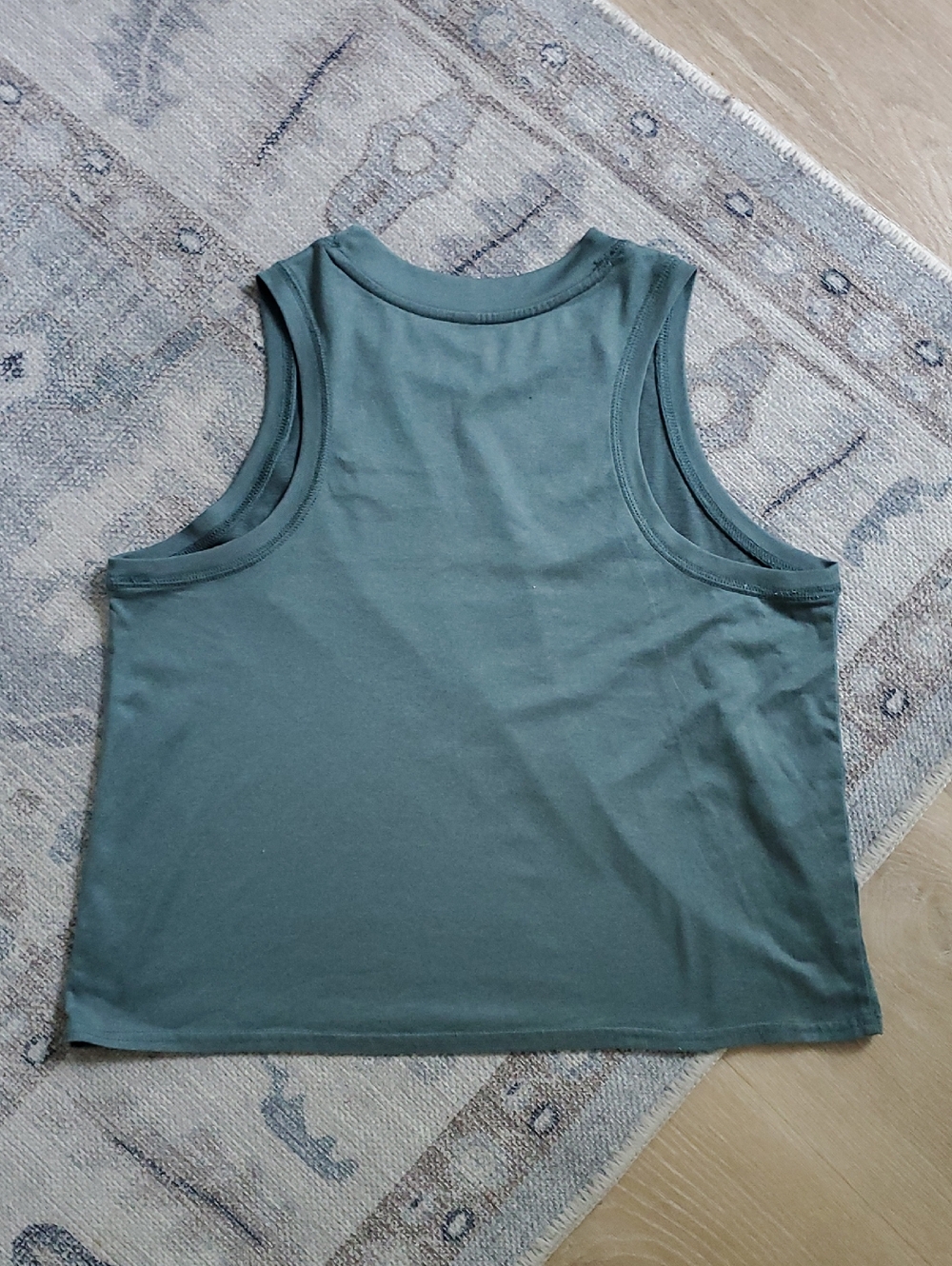 Vuori Energy Tank Top Shirt Green Performance Athleisure SzM - Picture 3 of 7